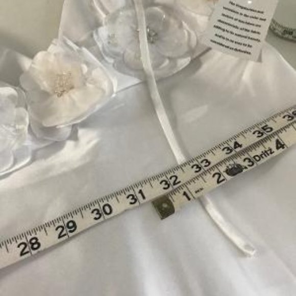 WHITE BRIDAL GOWN - BEACH - Picture 6 of 7